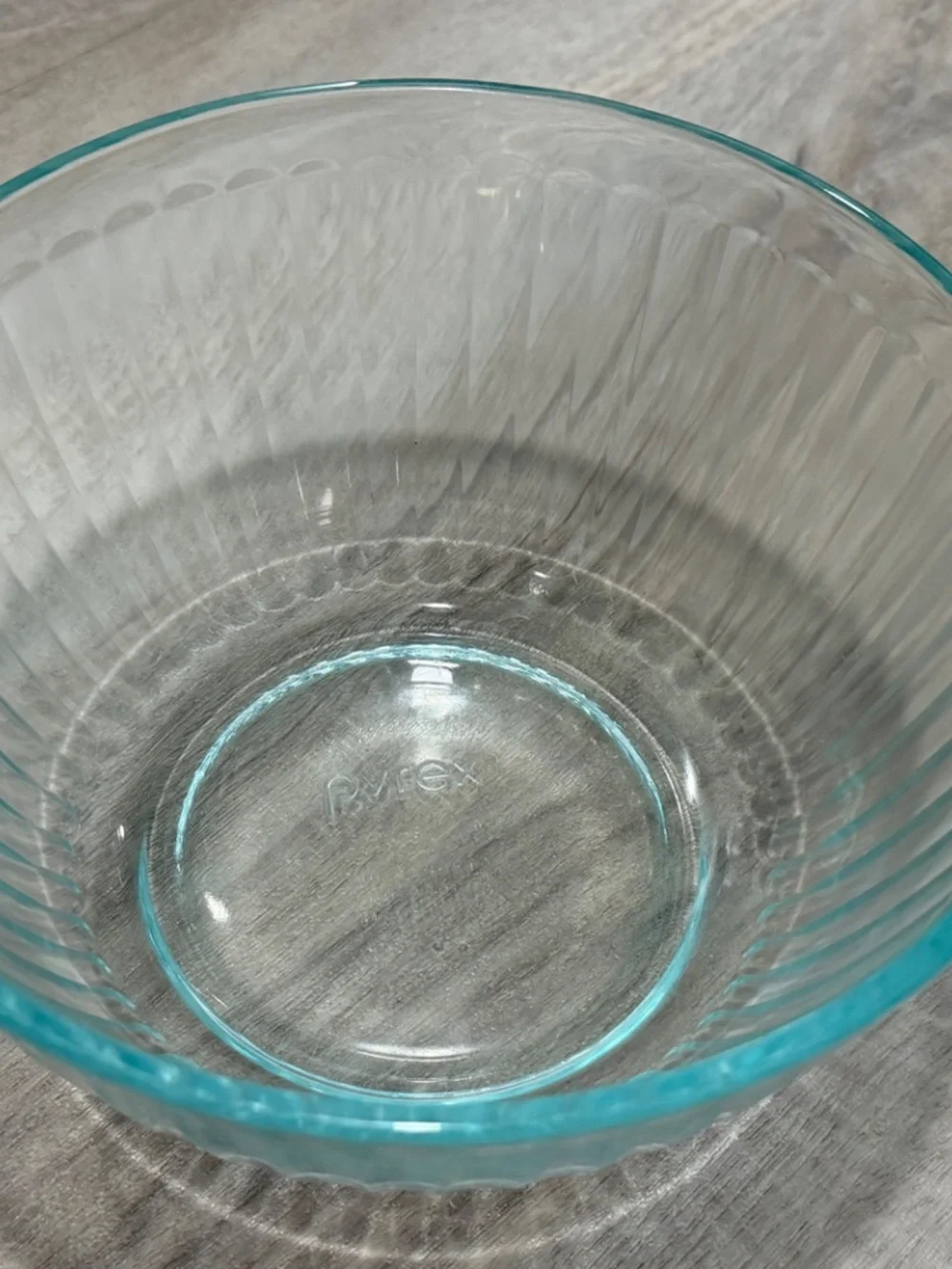 Pyrex 7402-S Vintage Clear Glass 6 Cup Sculpted Mixing Bowl